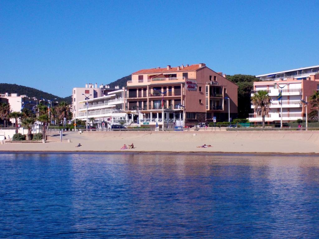 Hôtel Les Alizés Cavalaire-sur-Mer Exterior foto